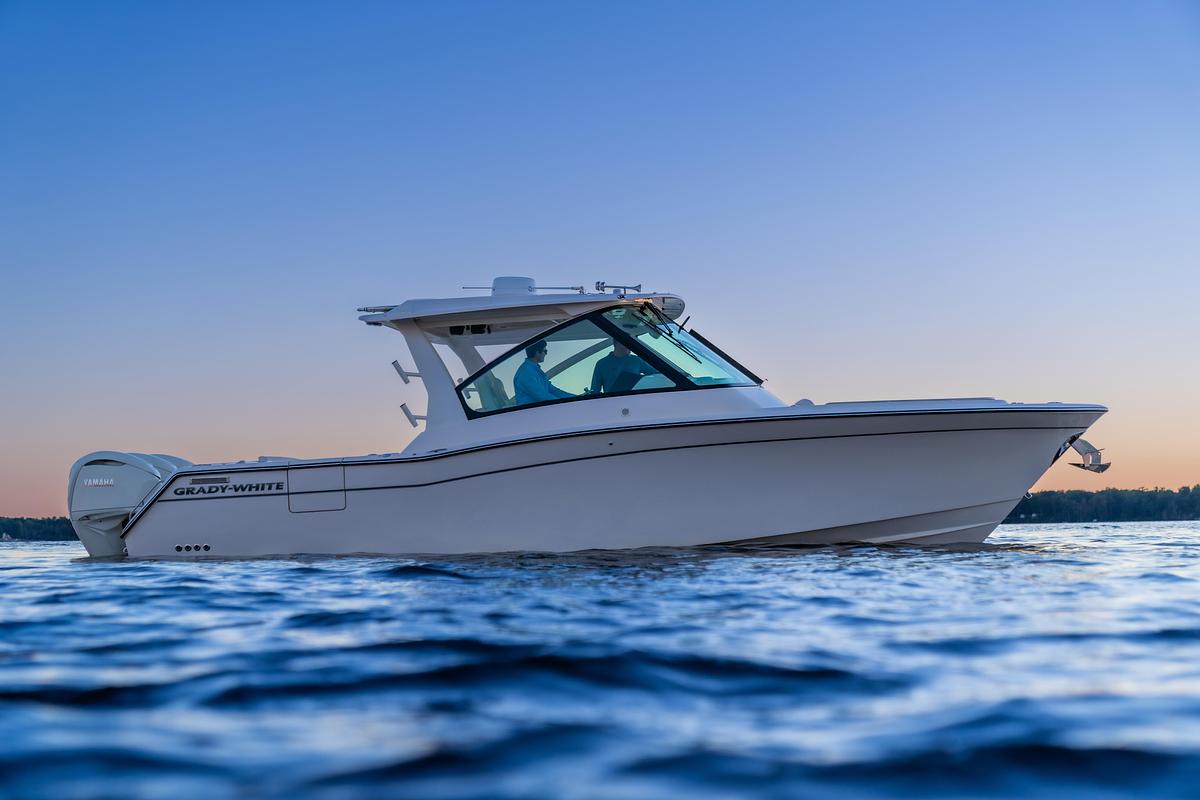 Freedom 345
33' DUAL CONSOLE