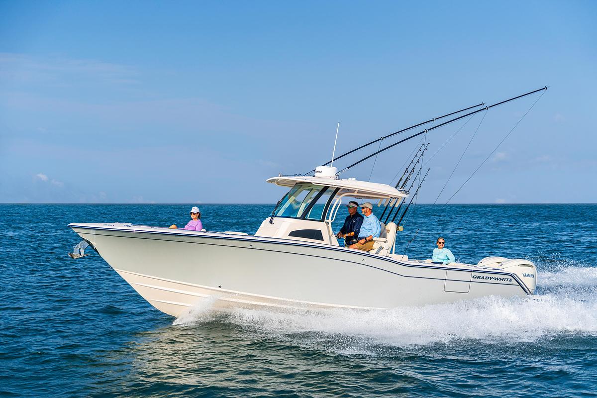 Canyon 326 32' CENTER CONSOLE