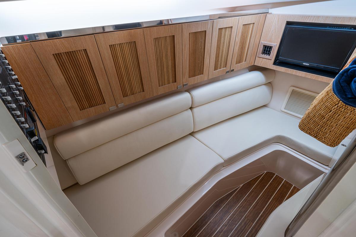 Freedom 345
33' DUAL CONSOLE