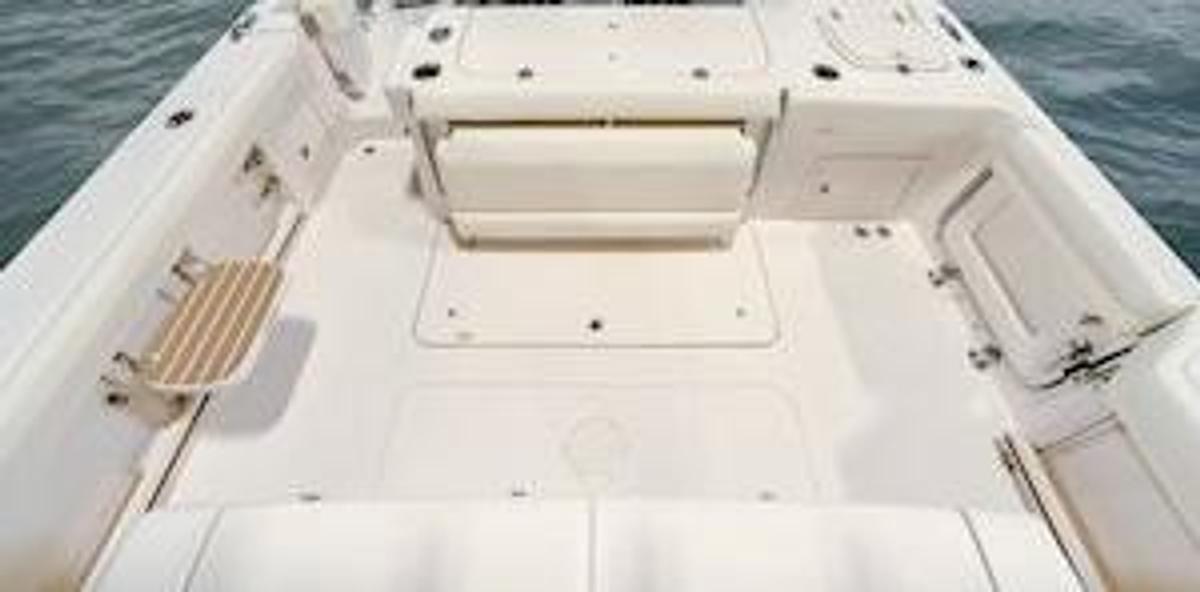 Canyon 326 32' CENTER CONSOLE