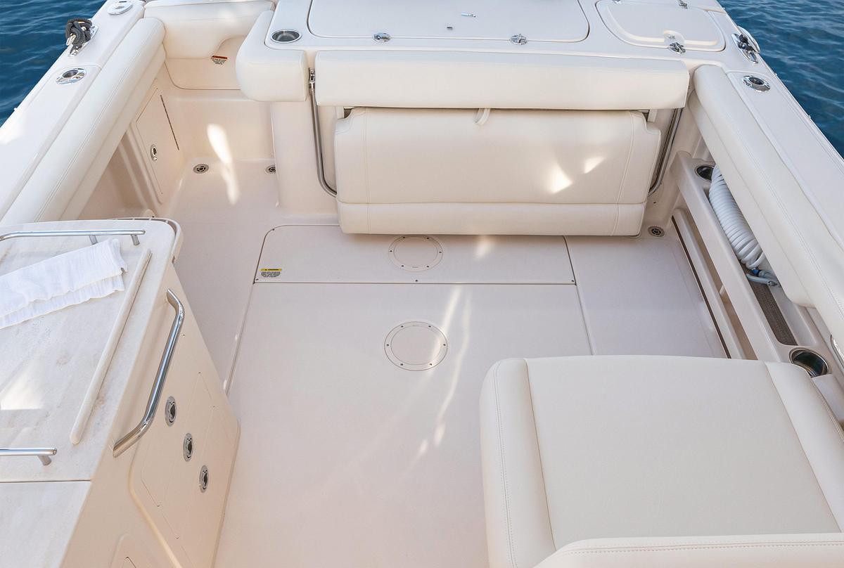 Freedom 275
27' DUAL CONSOLE