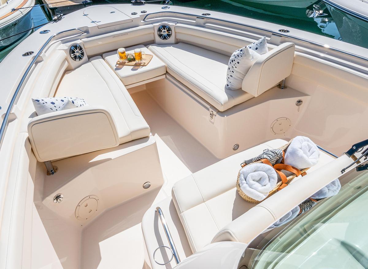 Canyon 336
33' CENTER CONSOLE