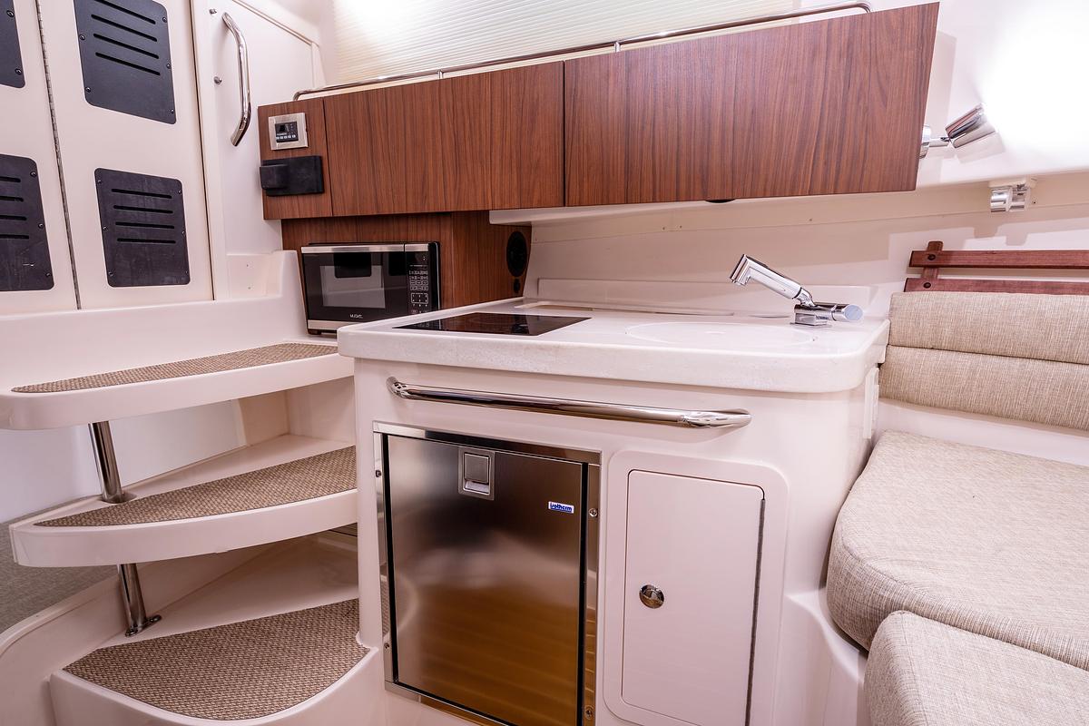 Marlin 300
30' WALKAROUND CABIN
