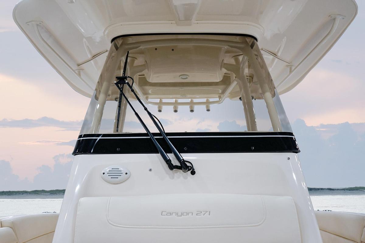 Canyon 271
27' CENTER CONSOLE