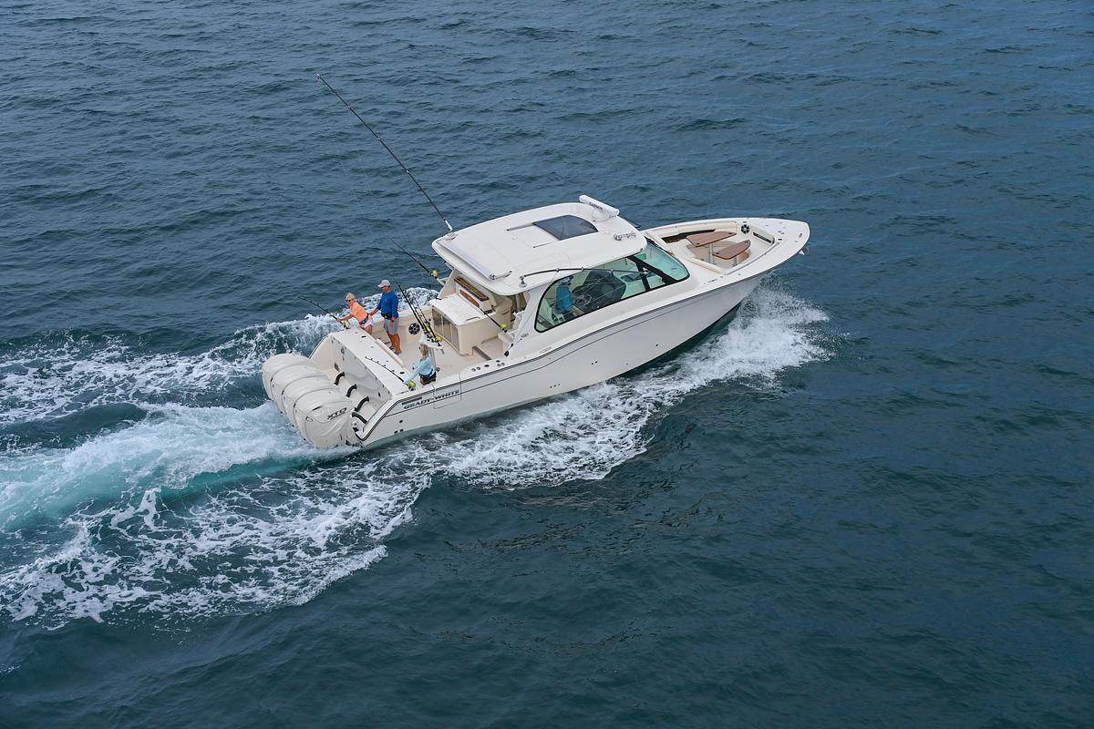 Freedom 415
41' DUAL CONSOLE