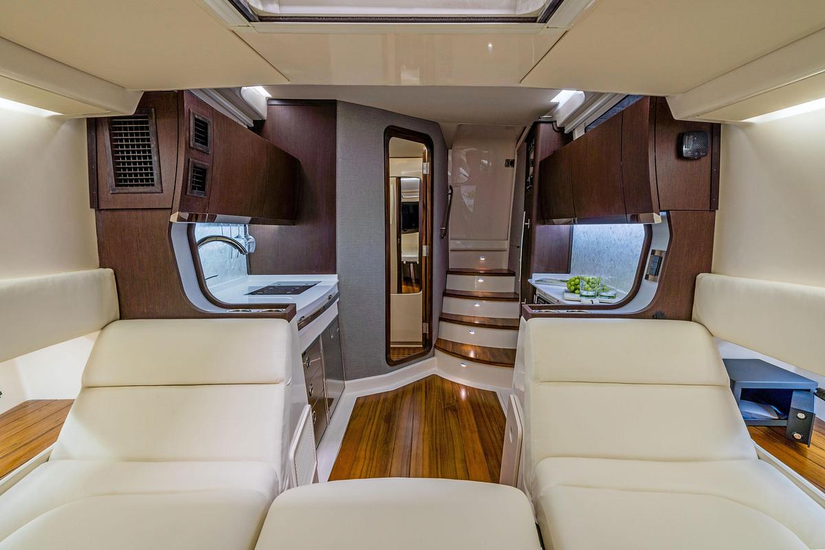 Canyon 456
45' CENTER CONSOLE