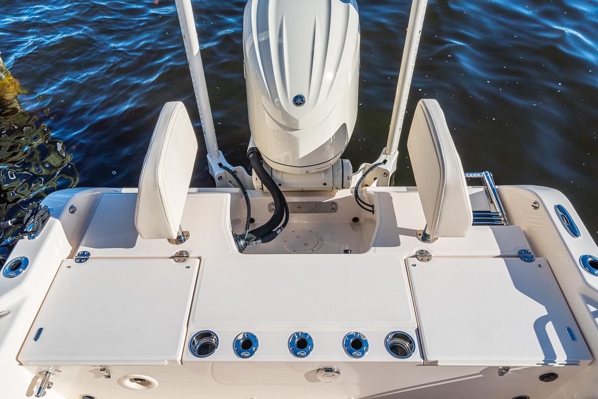 231 CE
23' COASTAL EXPLORER