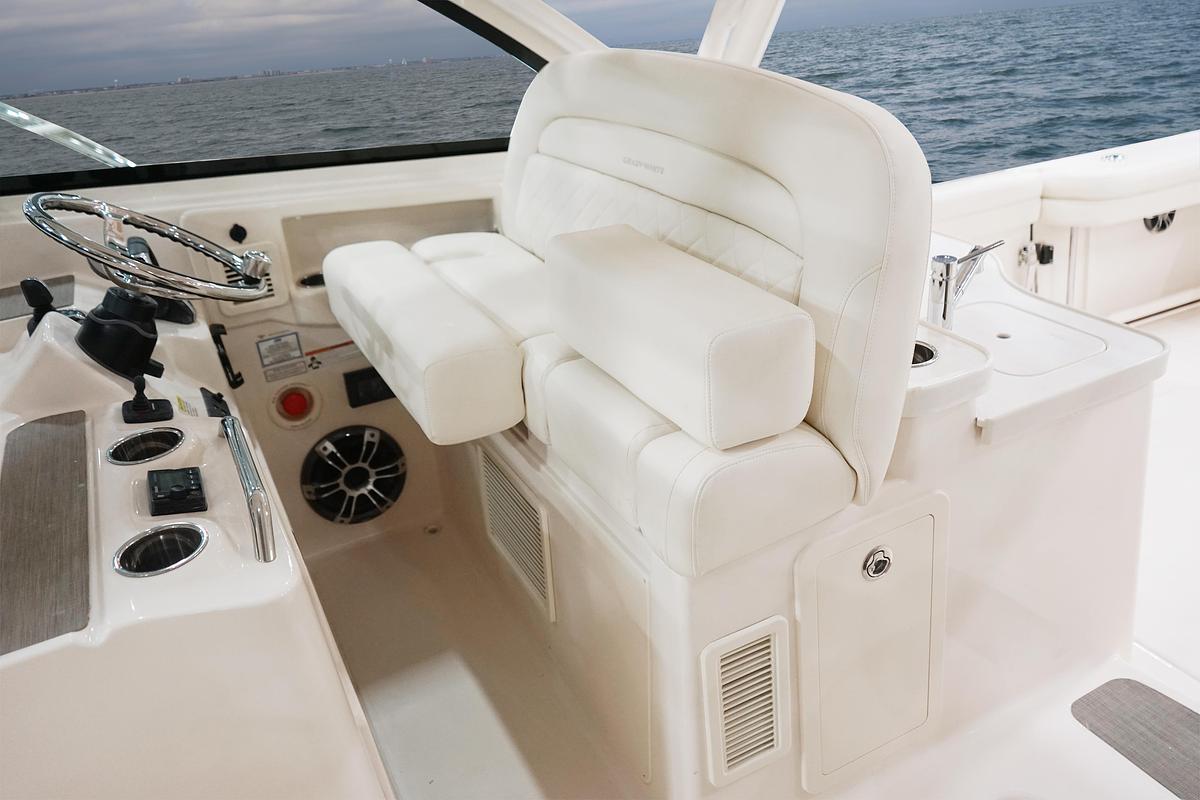 Freedom 375  37' DUAL CONSOLE