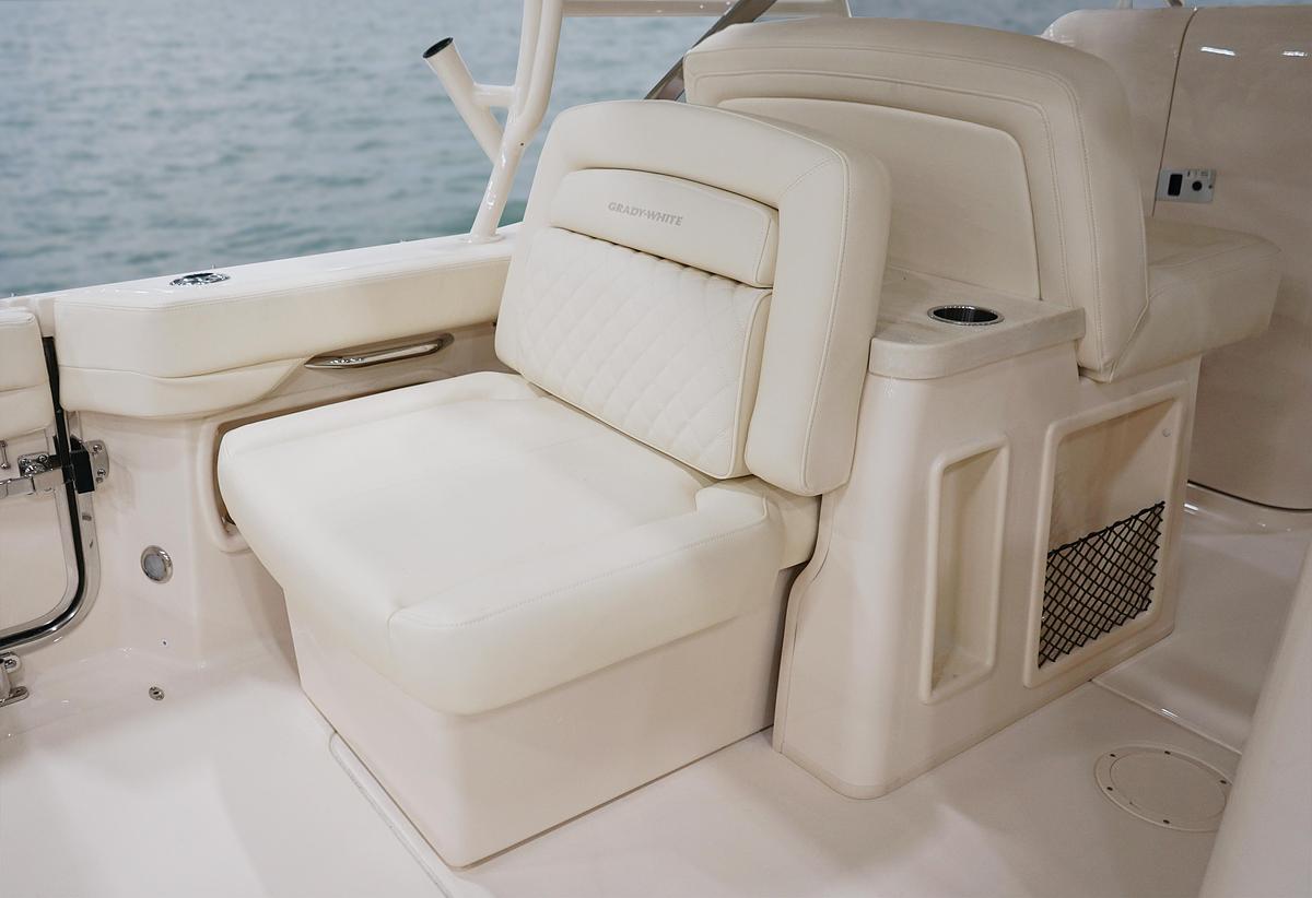 Freedom 307
30' DUAL CONSOLE