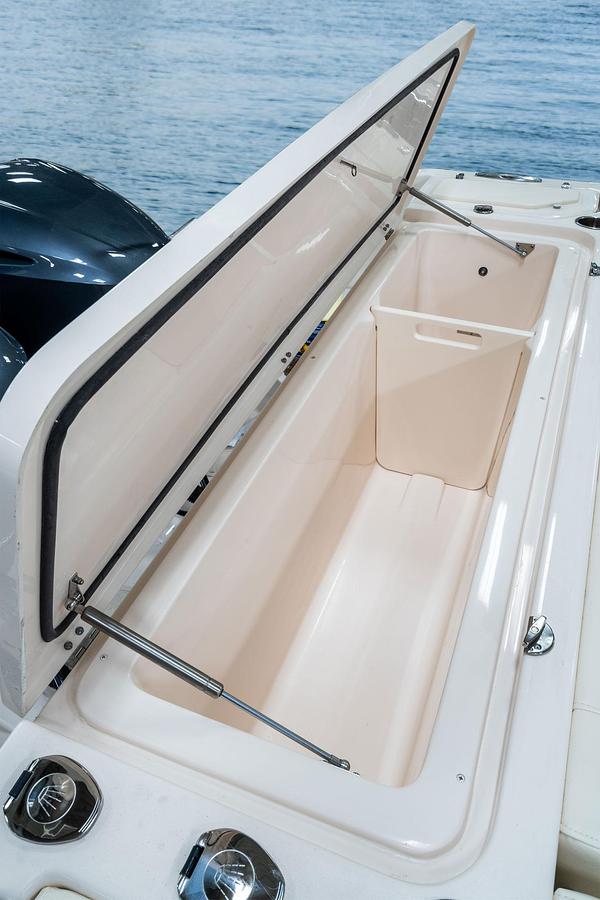 Canyon 336
33' CENTER CONSOLE