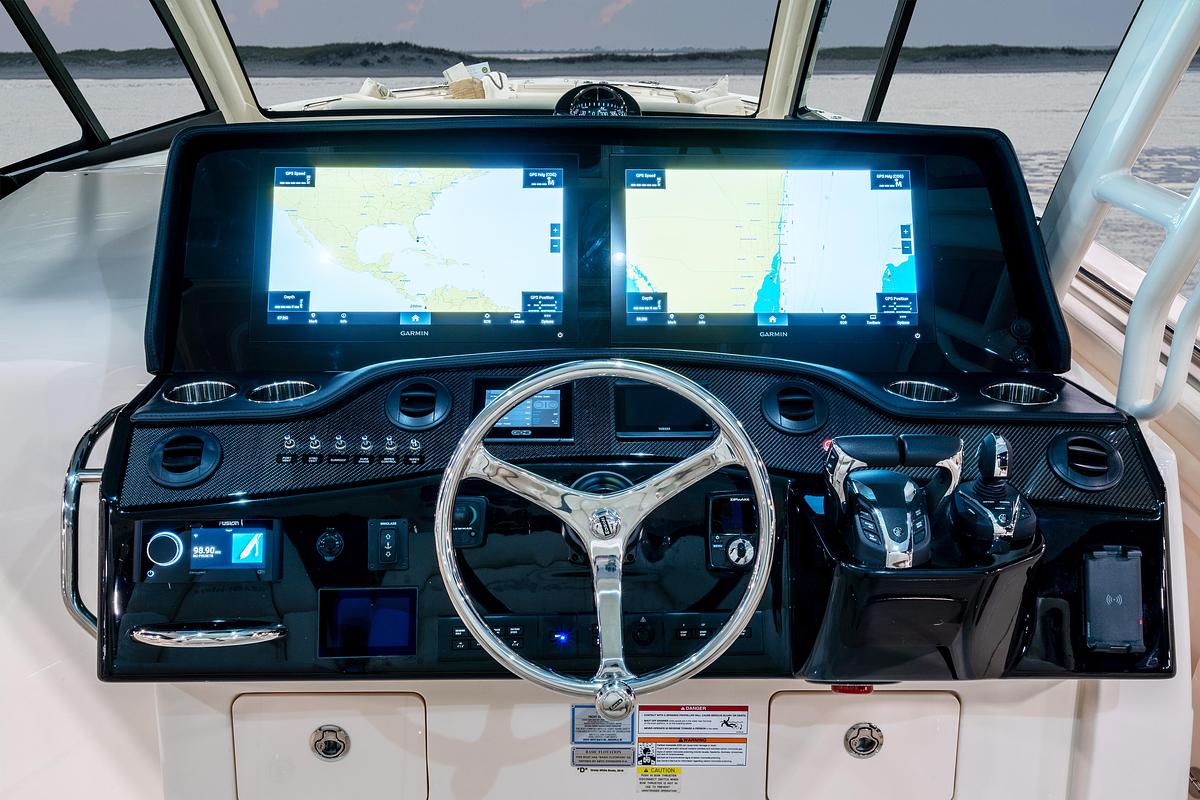 Canyon 456
45' CENTER CONSOLE