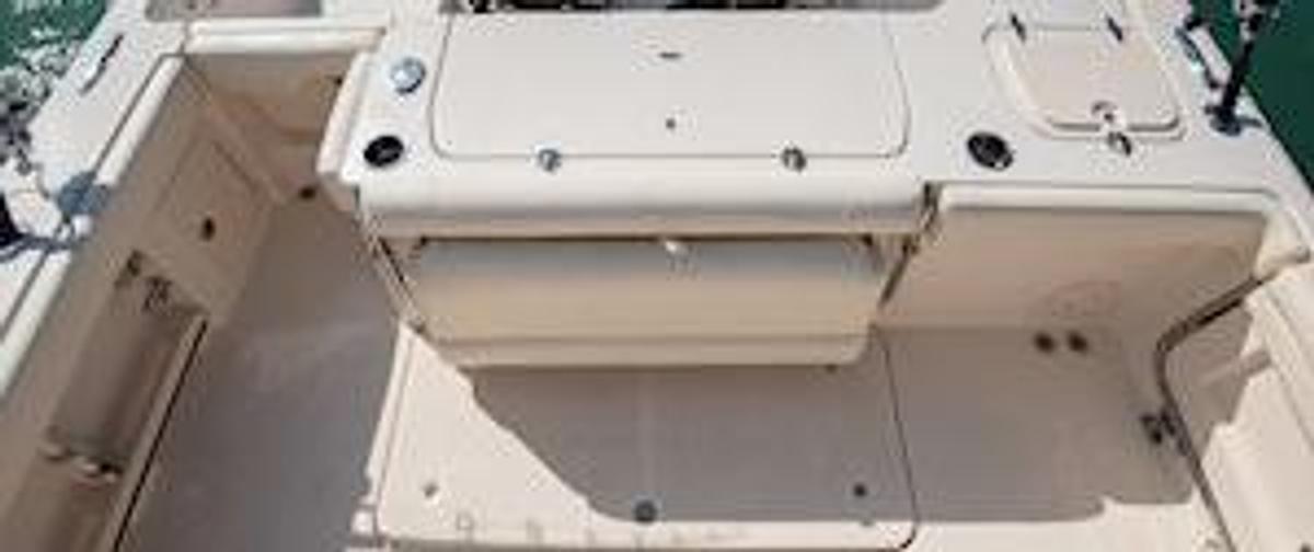 Canyon 326 32' CENTER CONSOLE