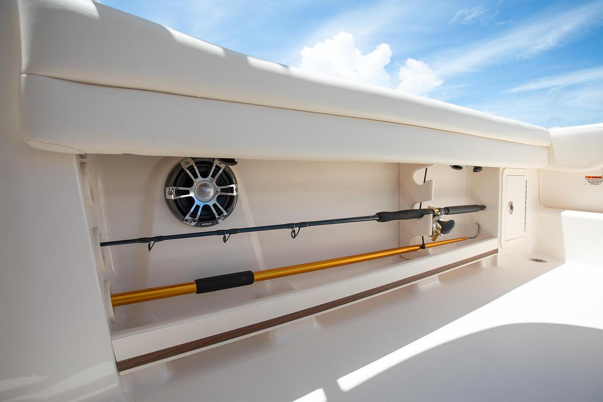 Freedom 235
23' DUAL CONSOLE