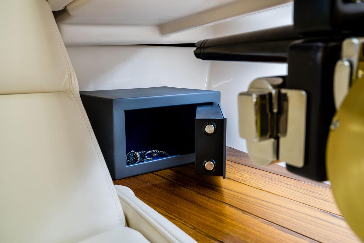 Canyon 456
45' CENTER CONSOLE