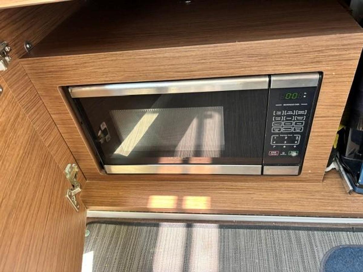 Used 2019 Jeanneau NC895 Offshore
