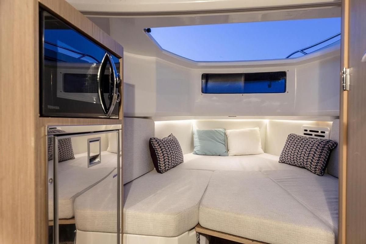 2027 Jeanneau Leader 10.5 CC