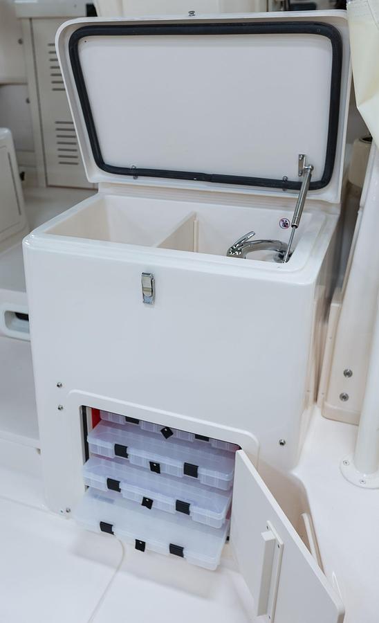 Marlin 300
30' WALKAROUND CABIN