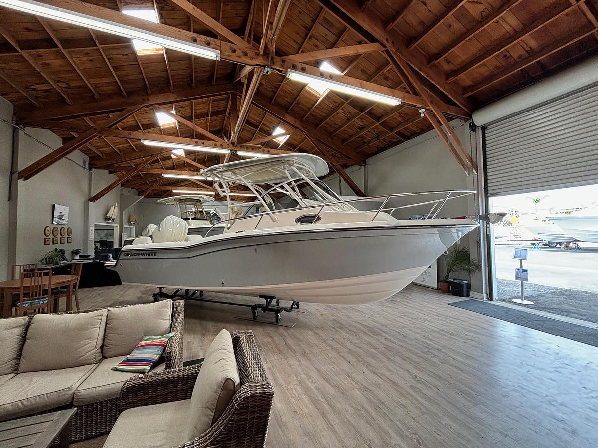 2024 Grady-White Adventure 218