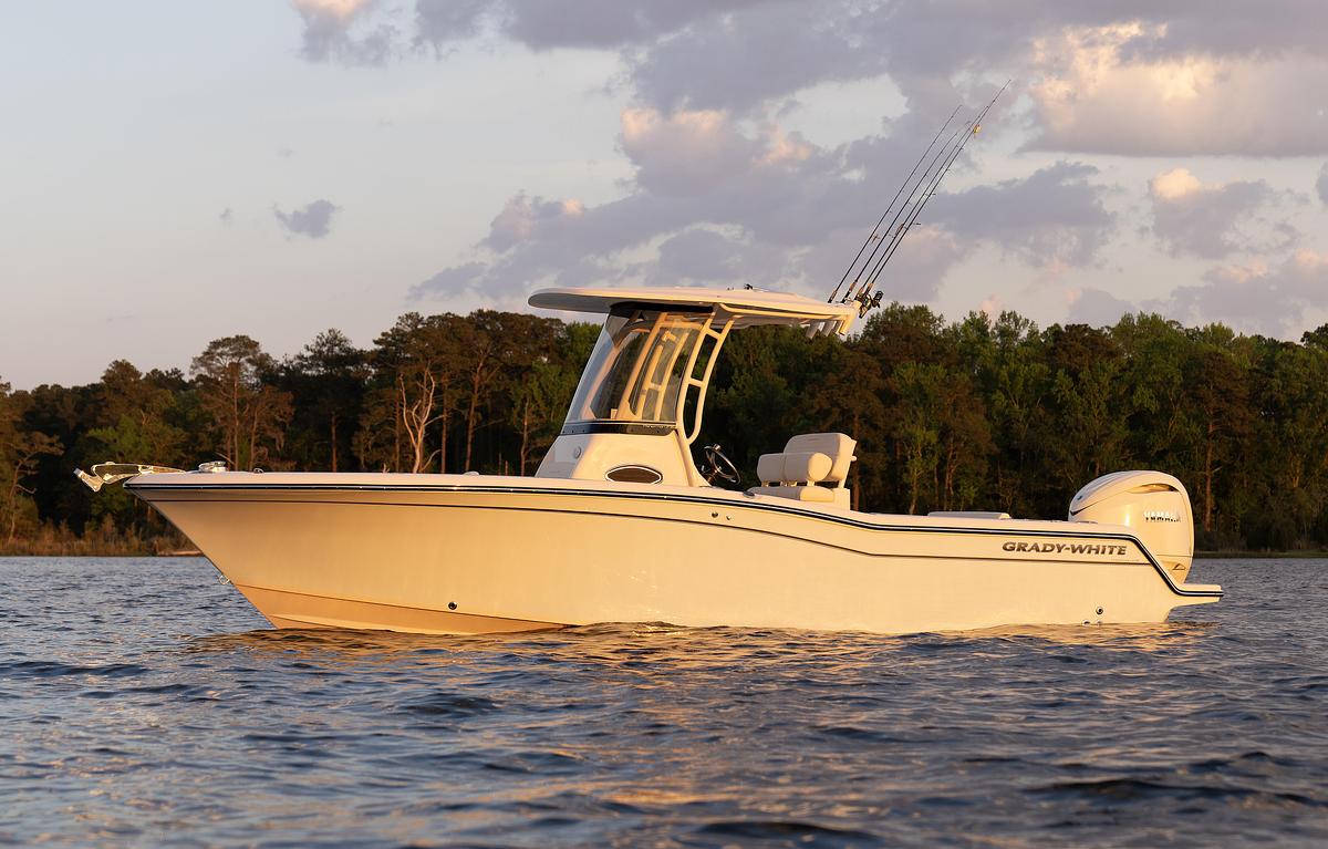 Fisherman 236
23' CENTER CONSOLE