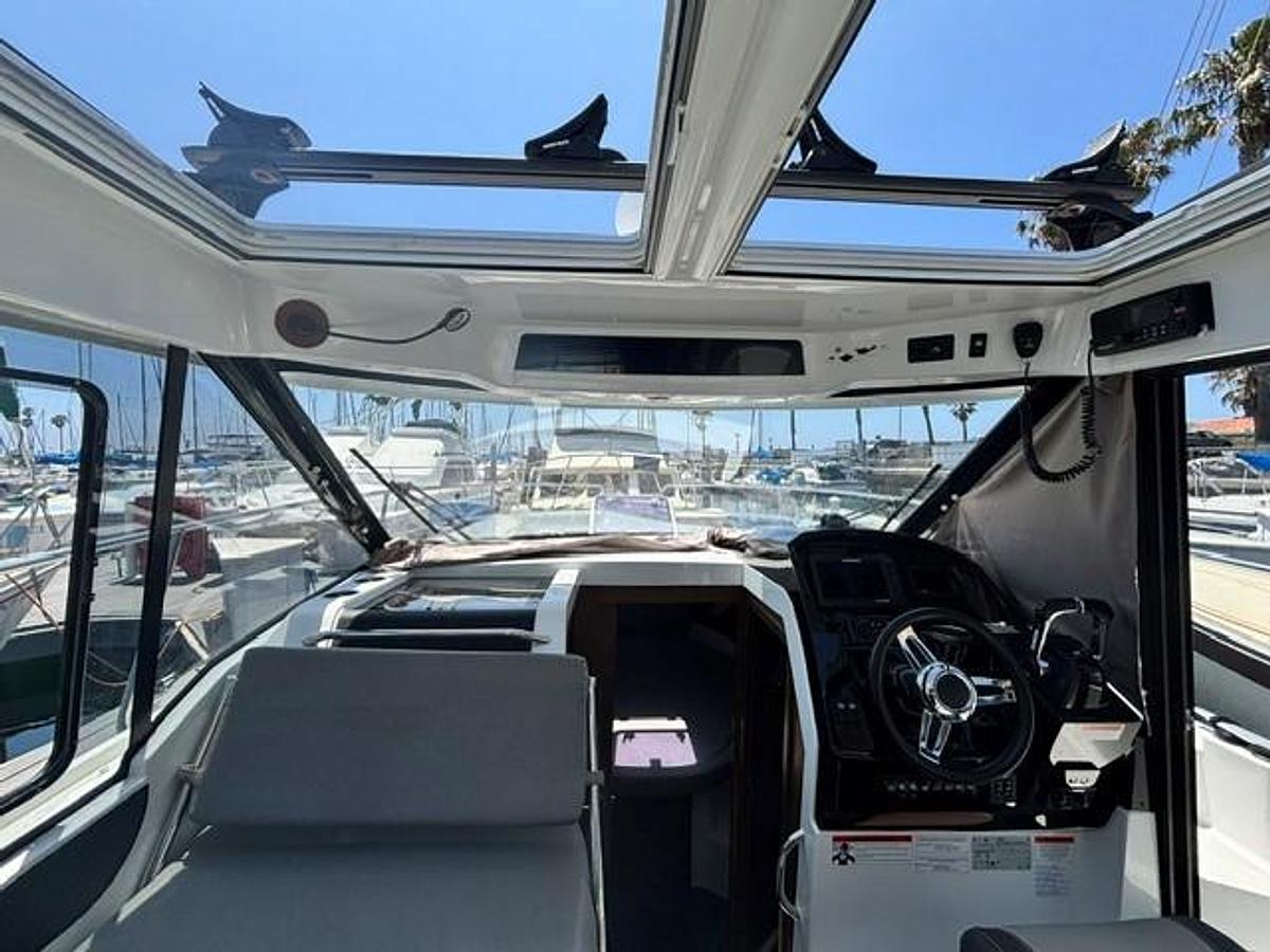 Used 2019 Jeanneau NC895 Offshore
