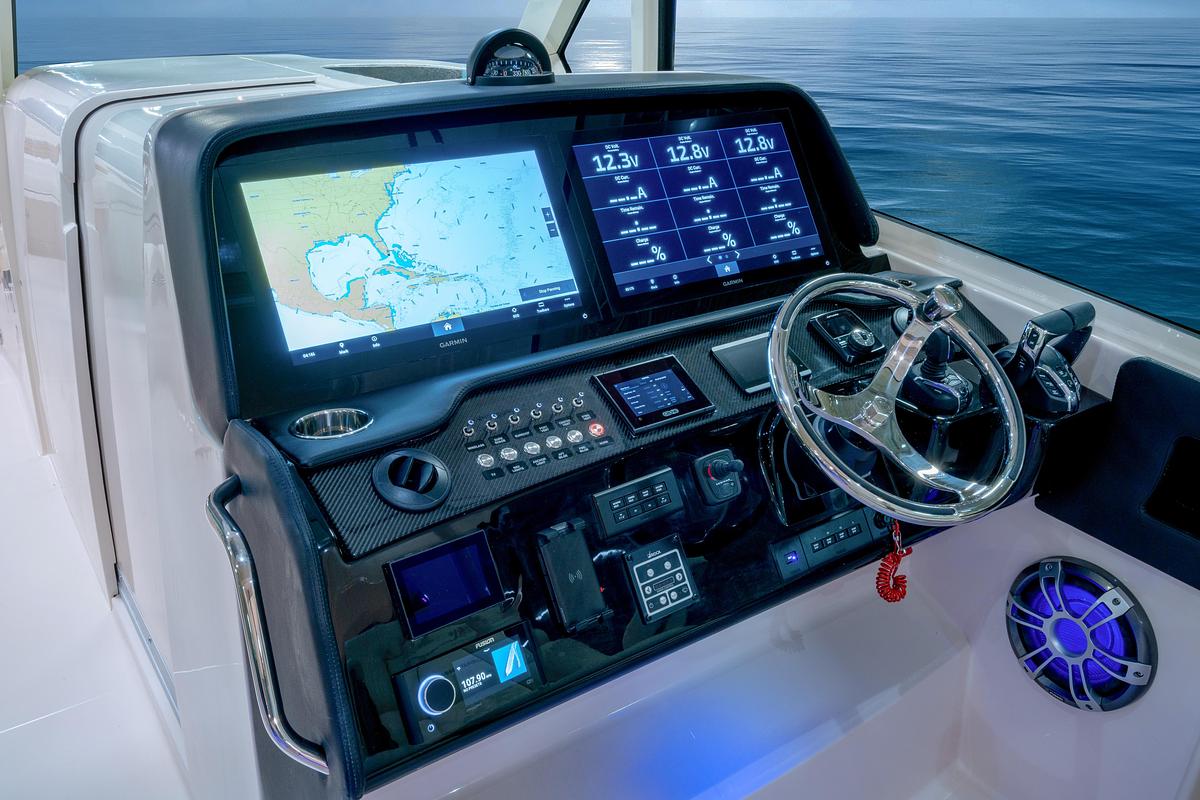 Freedom 415
41' DUAL CONSOLE