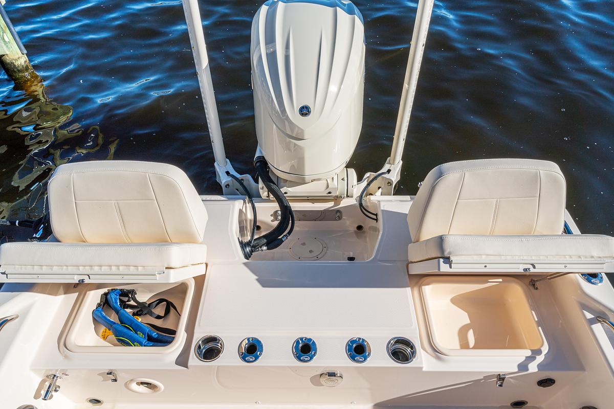 231 CE
23' COASTAL EXPLORER