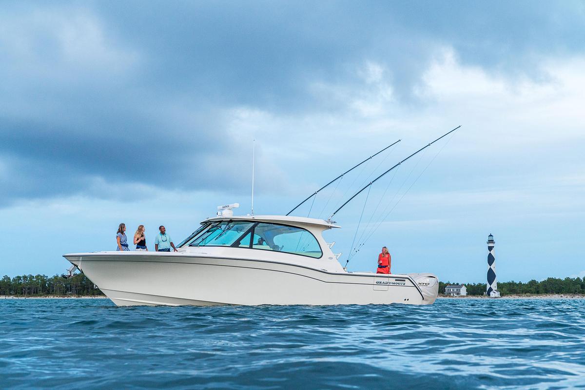 Freedom 415
41' DUAL CONSOLE