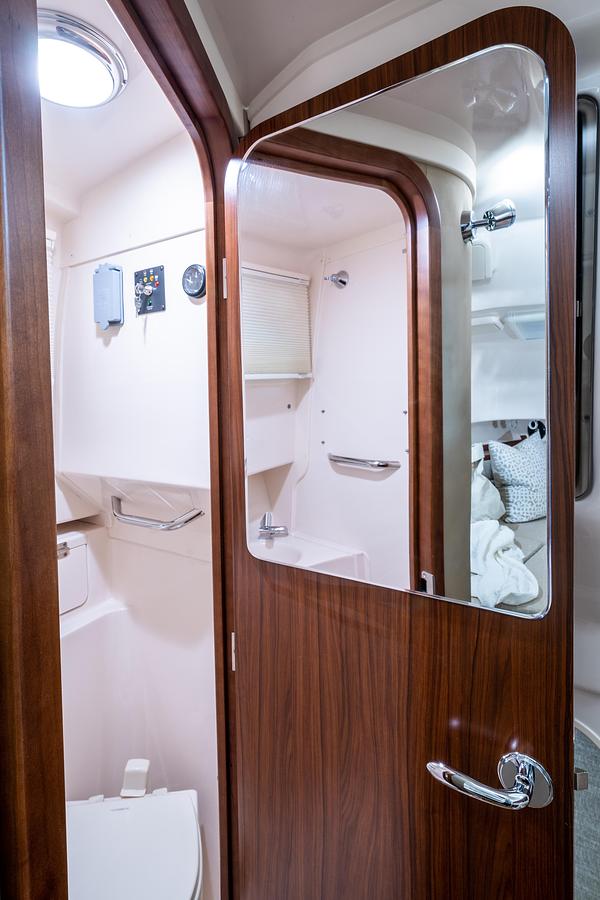 Marlin 300
30' WALKAROUND CABIN