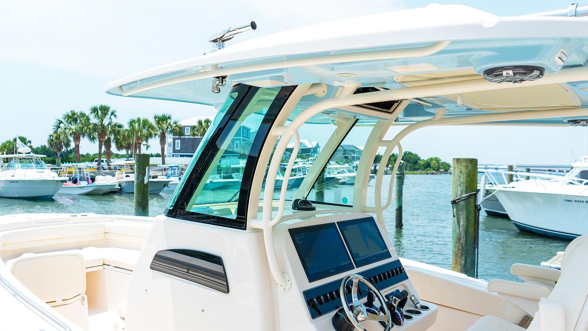 Canyon 306
30' CENTER CONSOLE