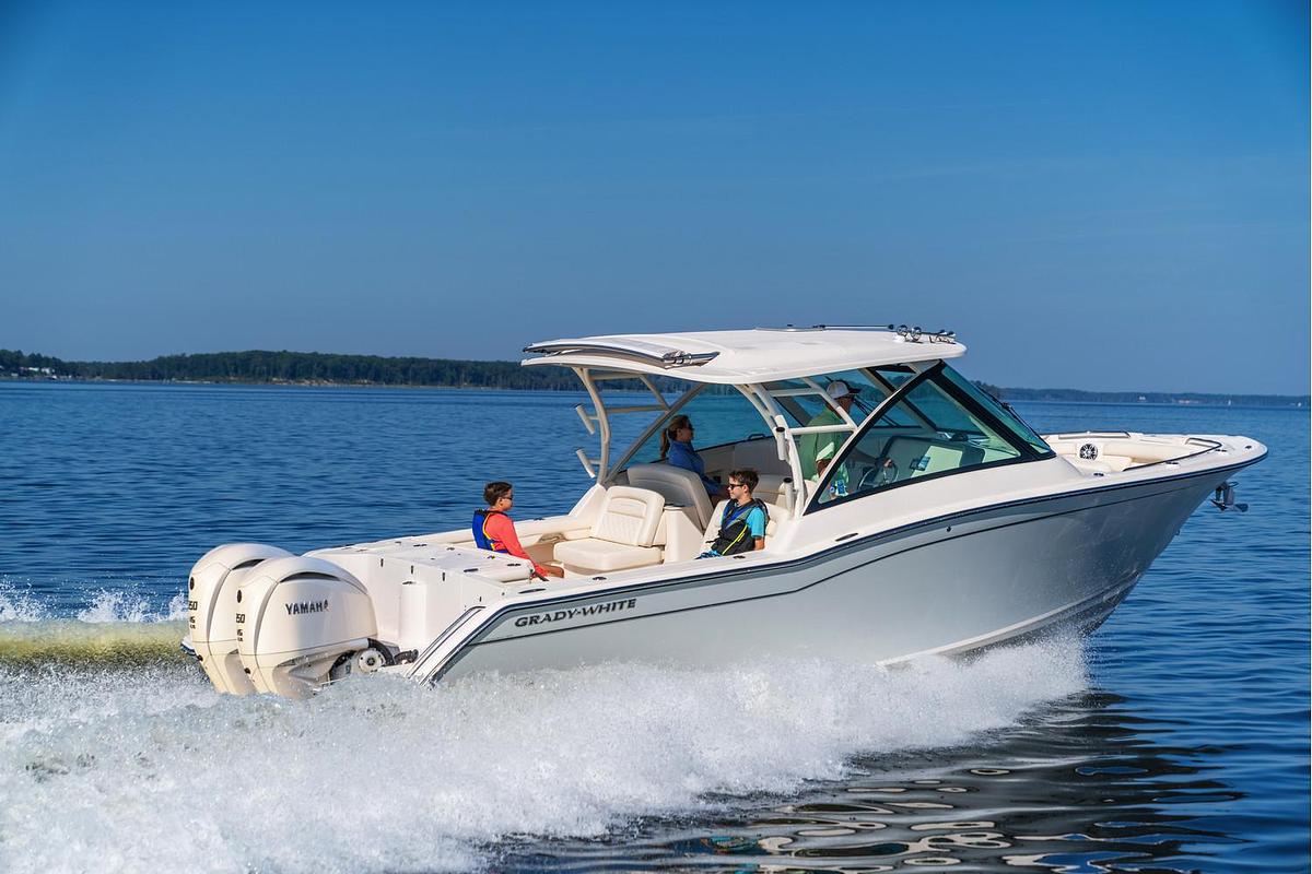 2025 Grady-White Freedom 325
