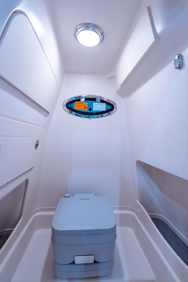 251 CE
25' COASTAL EXPLORER