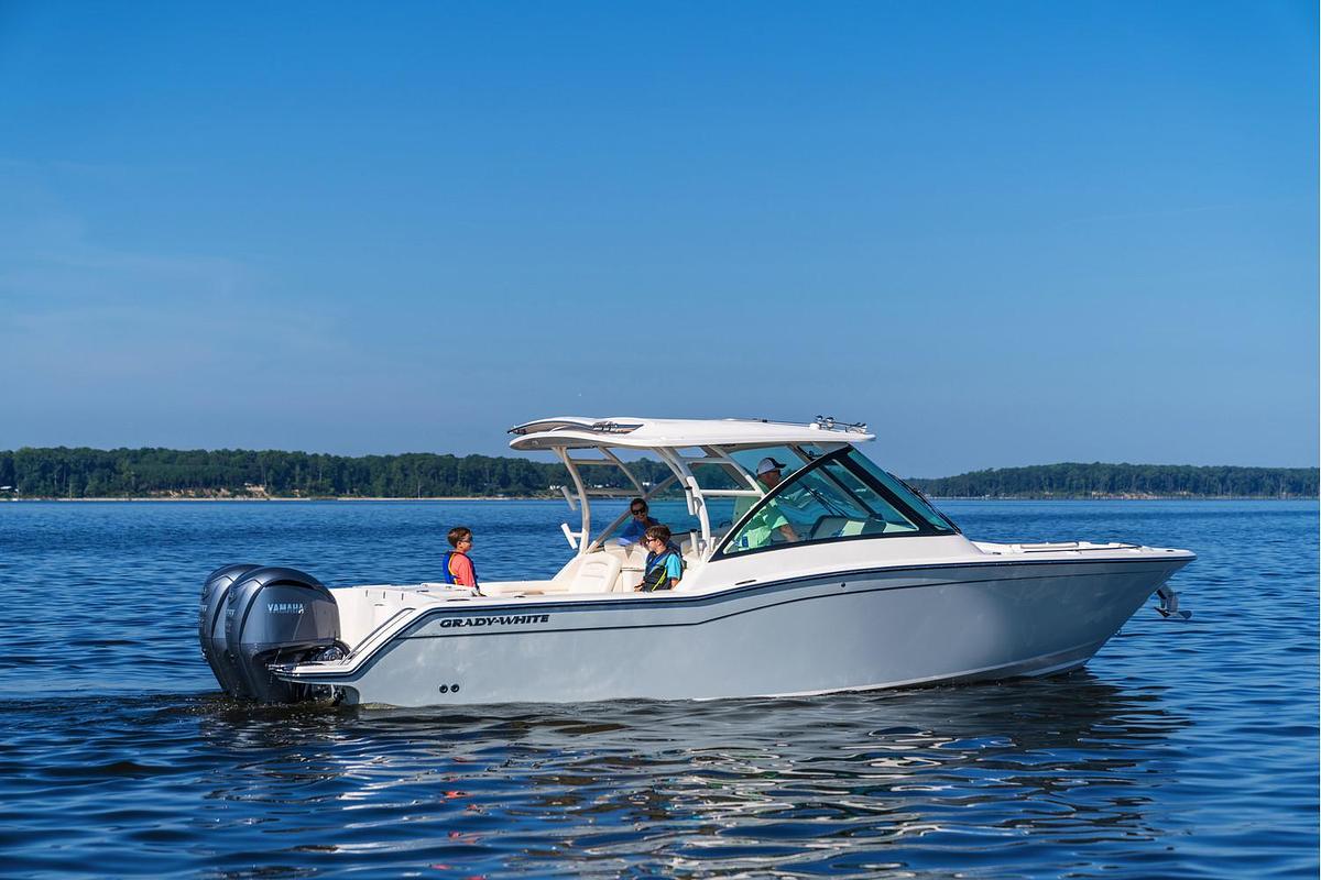 2025 Grady-White Freedom 325