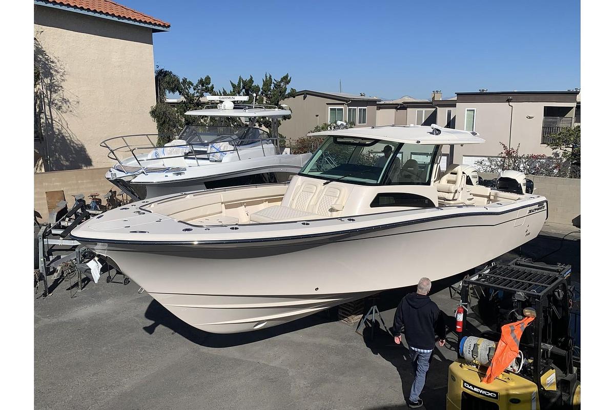 2025 Grady-White Canyon 386