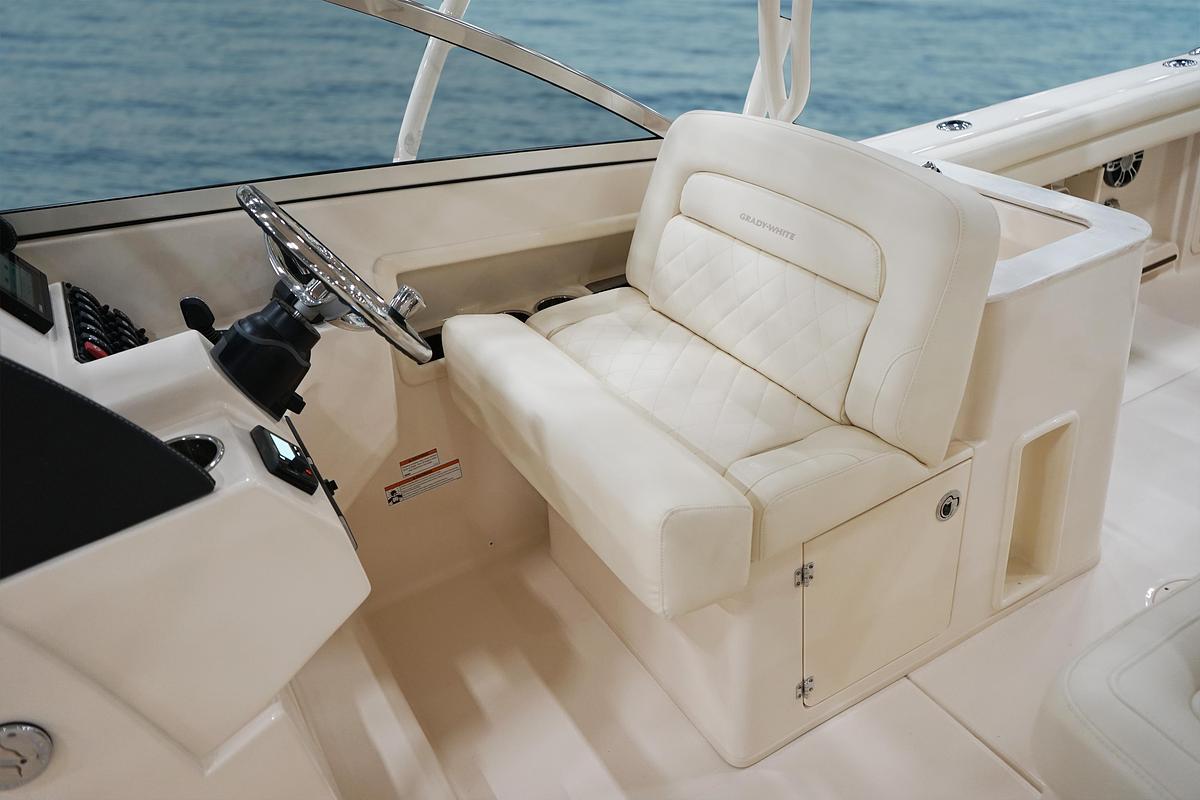 Freedom 275
27' DUAL CONSOLE