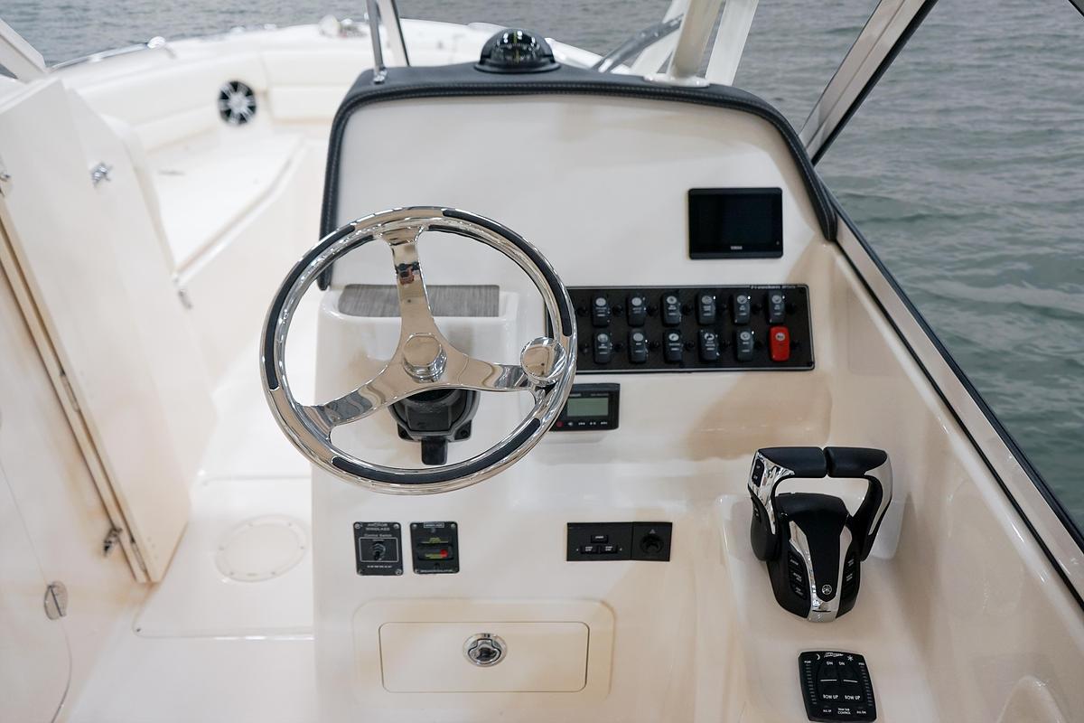 Freedom 255
25' DUAL CONSOLE