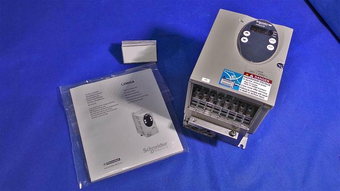 Used Schneider LXM05AD17M2 Servo Drive, LXM05AD17M2 / Leximu 05 / Schneider