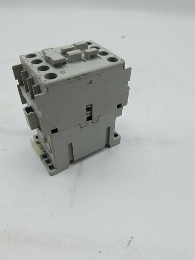 Used ALLEN BRADLEY 3 POLE CONTACTOR 100-C23E*01 SER. C 24V
