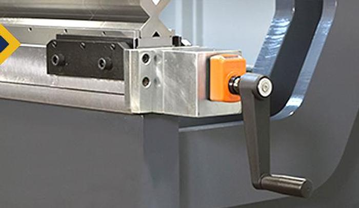 PIEGATRICE CNC SINCRO SERIE MAXIMA 3100X100 3 AX CE NUOVA