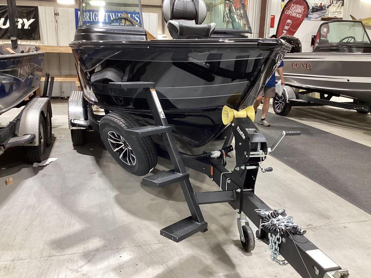 2027 Lund Impact XS 1875 Sport