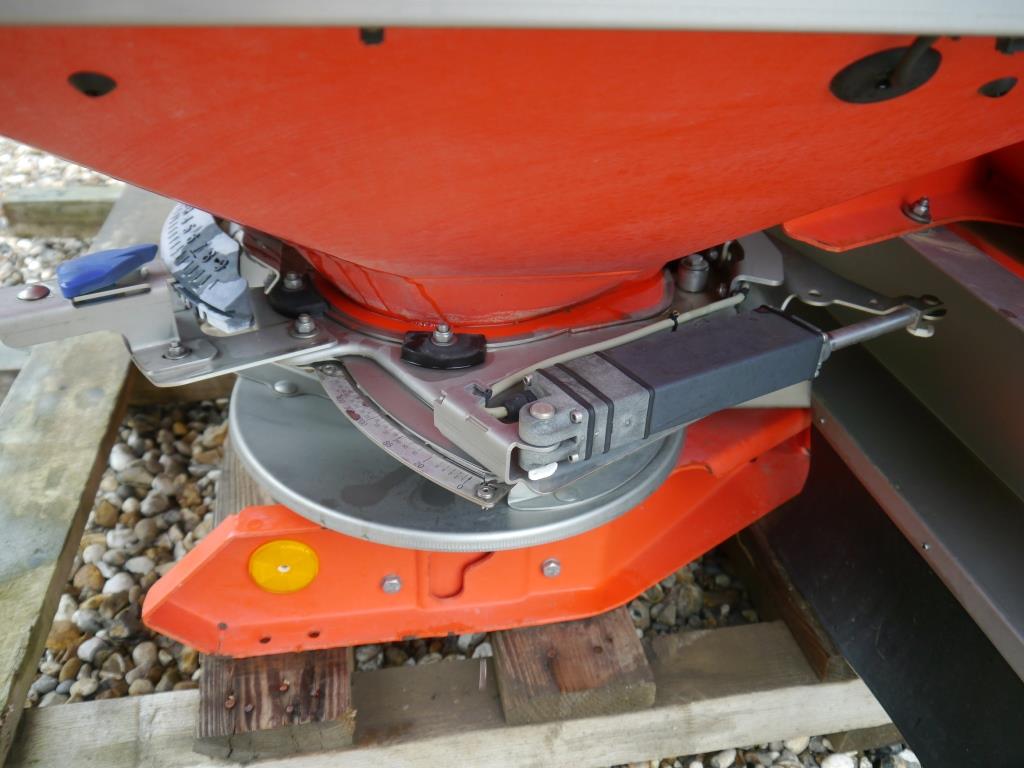 Used Kuhn Axis 40.1 HEMC Fertiliser Spreader for Sale at LBG Machi...