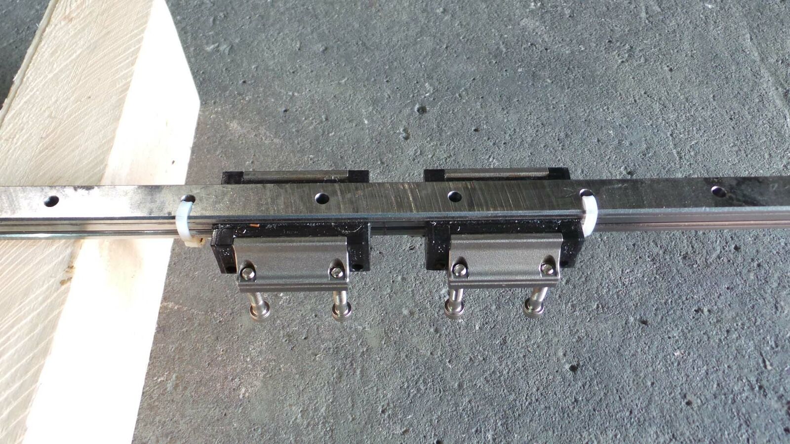 Used NSK Ltd Japan LH20 Linear, With 4 Bearing Guide Rail, LH20 / ( Rail 2.25 Meter Long ) / Bearing Guide Width is 6.3 cm / NSK Japan