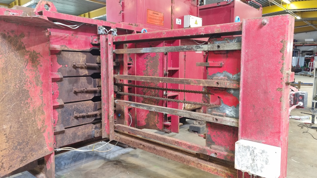 Used Paal Likon 275 D, Presskraft 80 t, Baujahr 2002 mit Trichter und Drahtzugstation