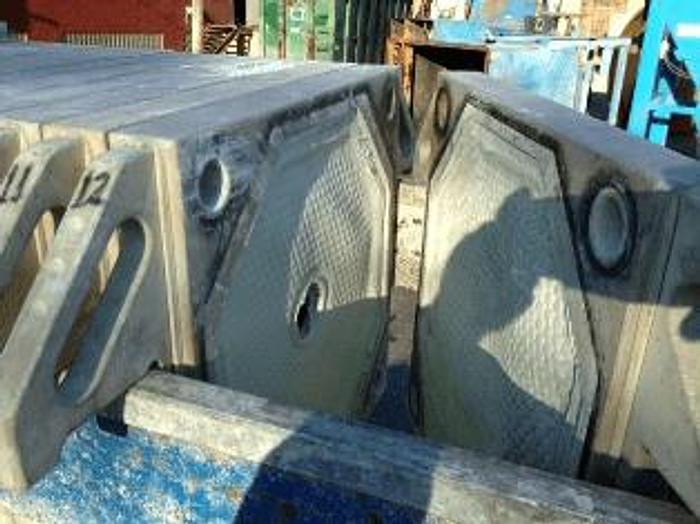 Used 3.5 CU. FT. FILTER PRESS – POLYPRO – 470 MM MANUAL CLOSURE