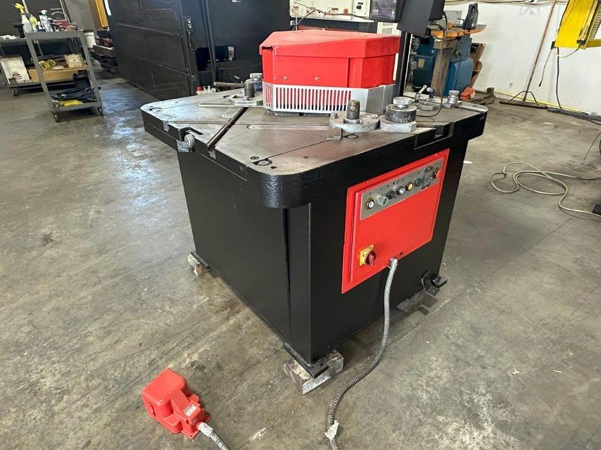 Used 1998 - Amada CSHW-220 1/4" Hydraulic Coper/Notcher