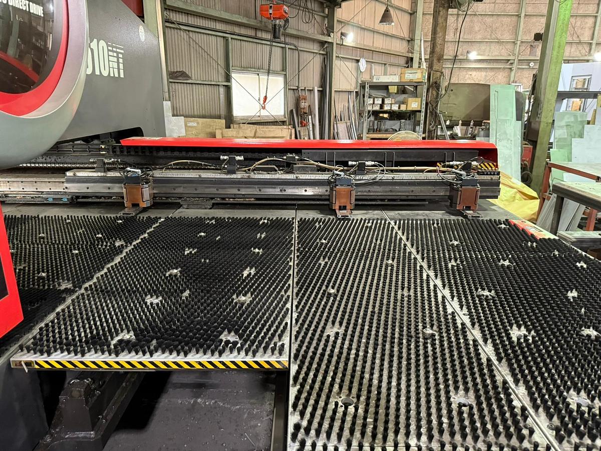 Used 2013 - 22 Ton Amada EM-2510NT Servo Driven Turret puncvh