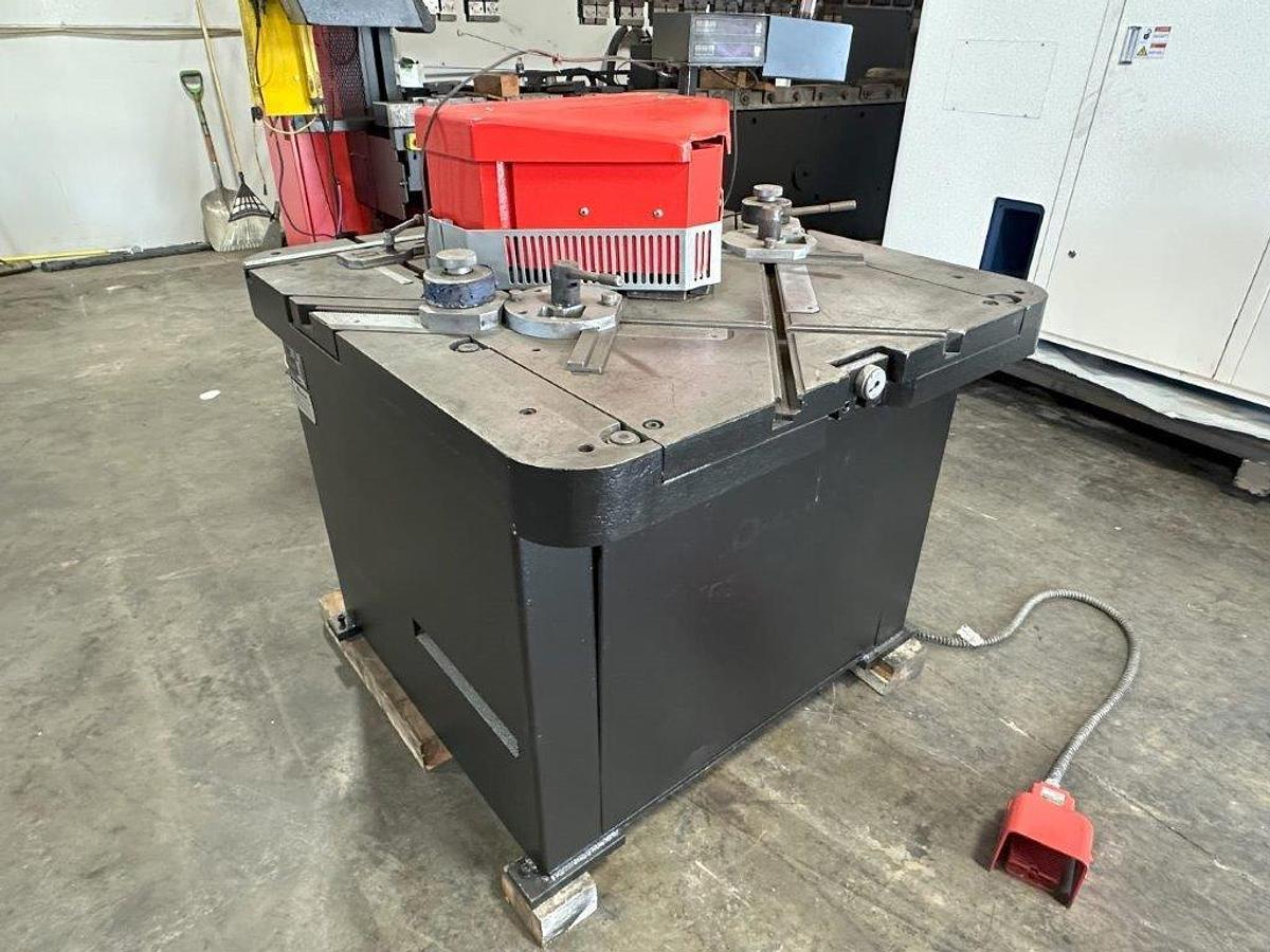 Used 1998 - Amada CSHW-220 1/4" Hydraulic Coper/Notcher