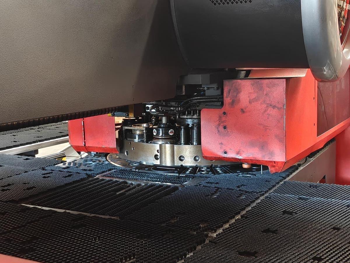 Used 2006 - 33 Ton Amada EMK-3610NT Servo Driven CNC Turret Punch