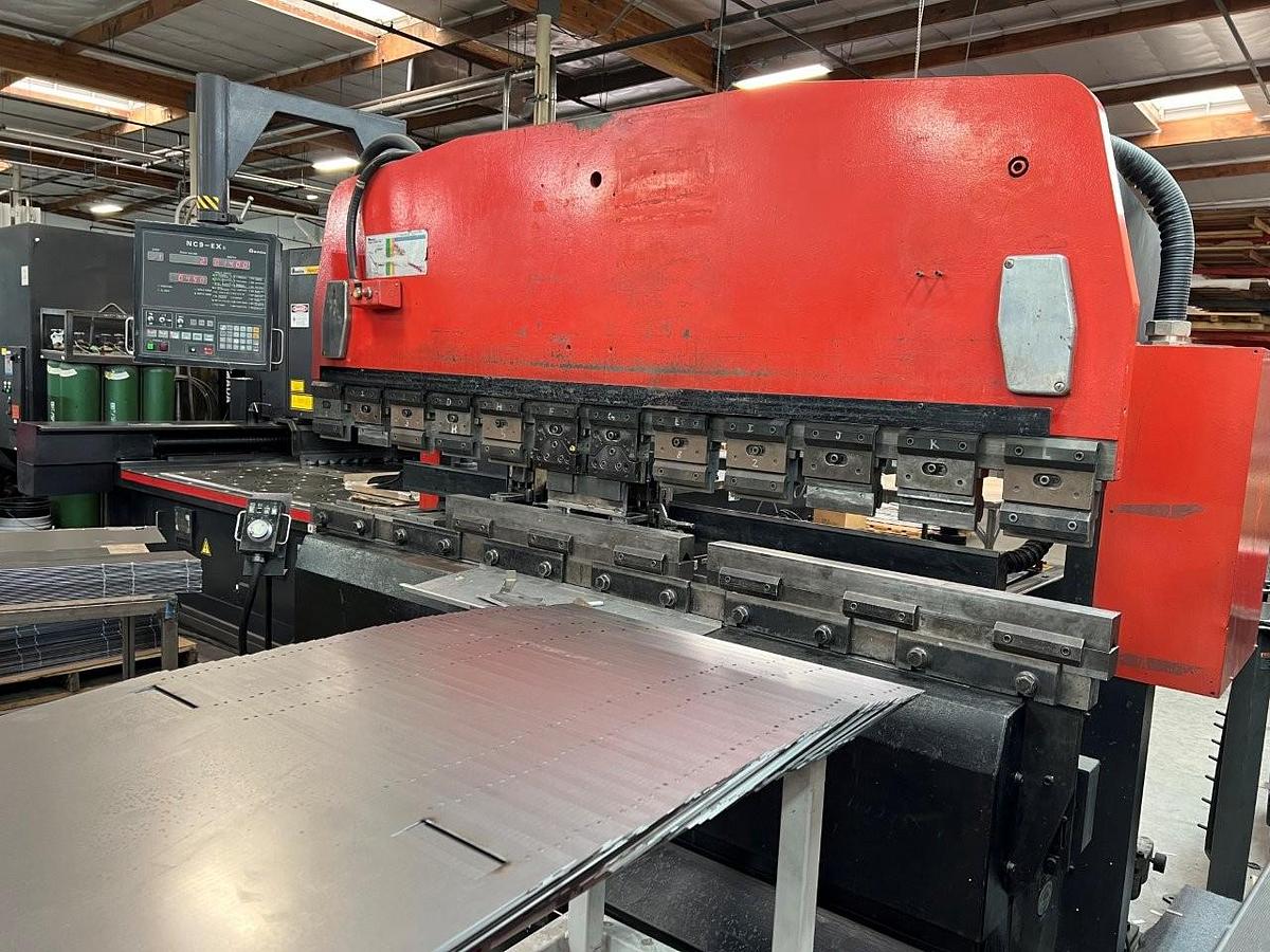 Used 1993 - 88 Ton Amada RG-80 CNC Press Brake