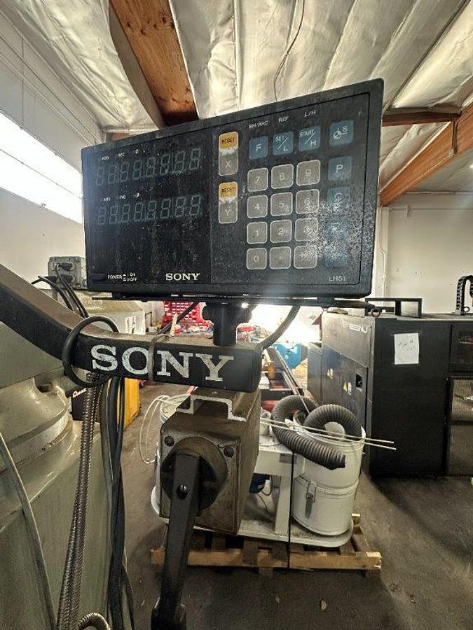 Used Taiwanese Vertical Milling Machine