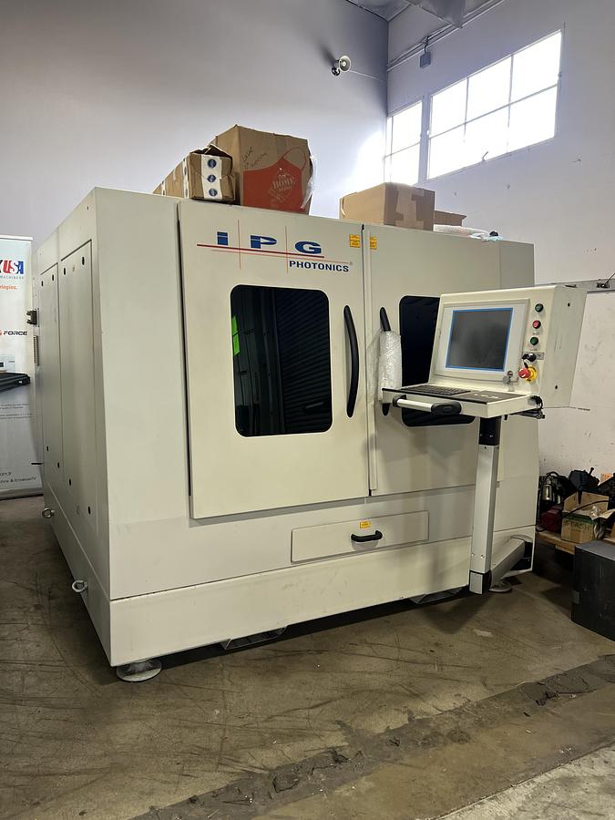 Used 2015 - 2000 Watt IPG LaserCube Fiber Laser